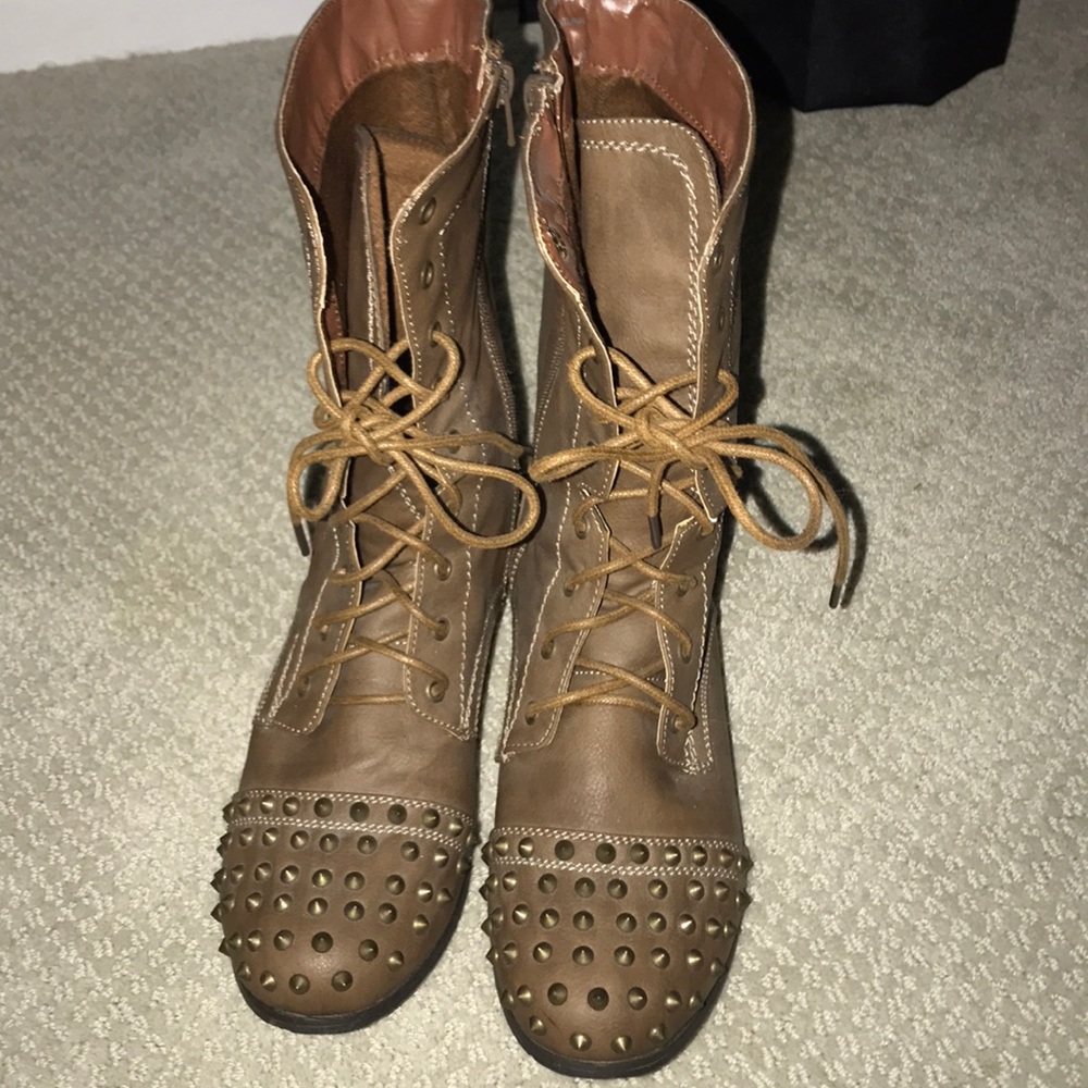 Combat boots